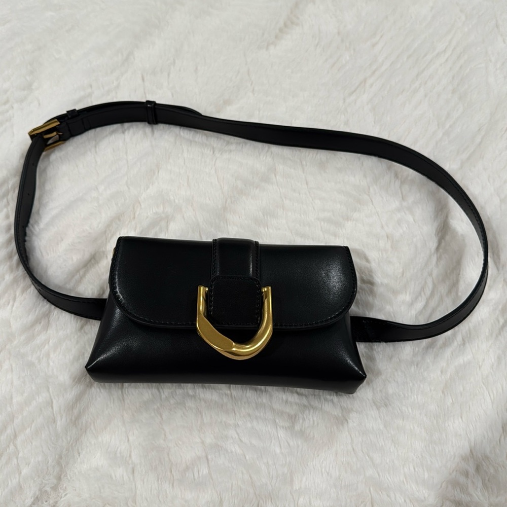 Charles & Kieth Gabine crossbody bag